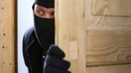 18 lakhs stolen from two flats in Sadashiv Peth Pune crime news