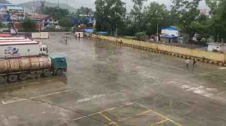 Taloja Industrial Estate, parking lot, Maharashtra Industrial Development Corporation, 18 crore, heavy vehicles, traffic congestion, Raigad, industrialists, Uday Samant,