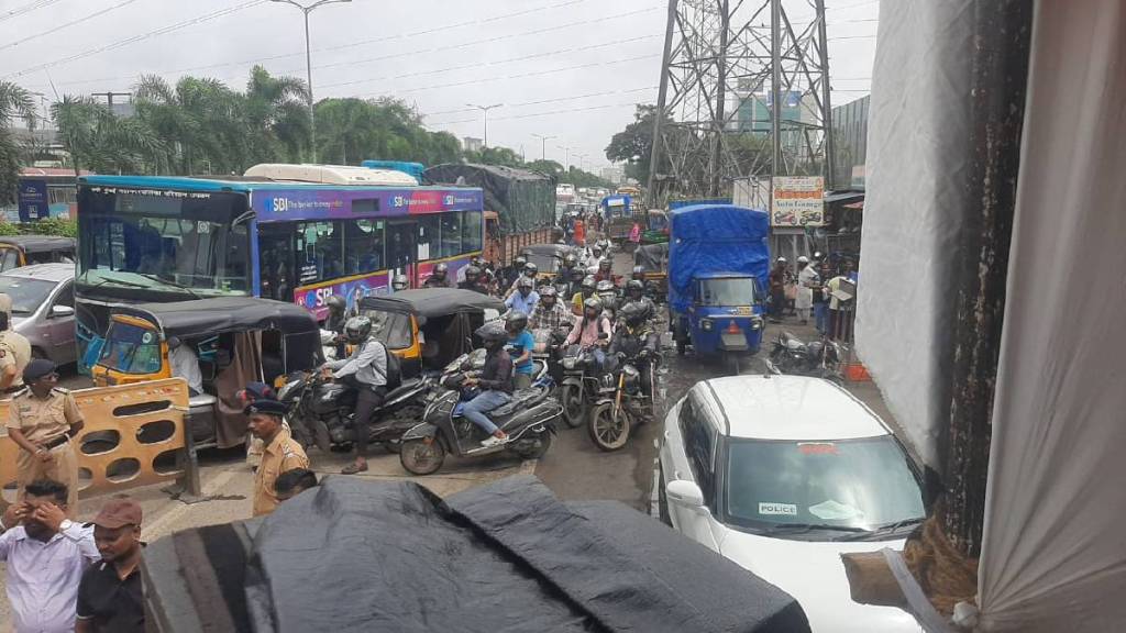 heavy traffic, thane belapur road, people agitation, chinchpada village