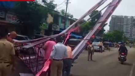 Part of the welcome arch collapsed at Chakkinaka in Kalyan