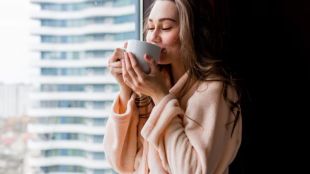 how drinking tea regularly may reduce the risk of heart attacks