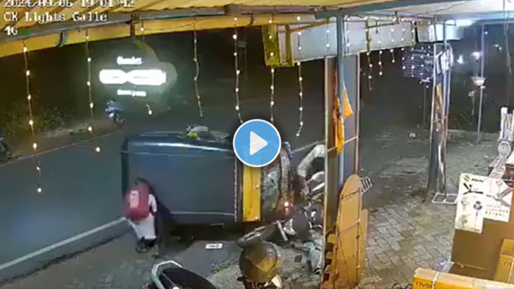 school girl lifts auto to save mother