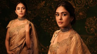 Mrunal Thakur Golden Saree