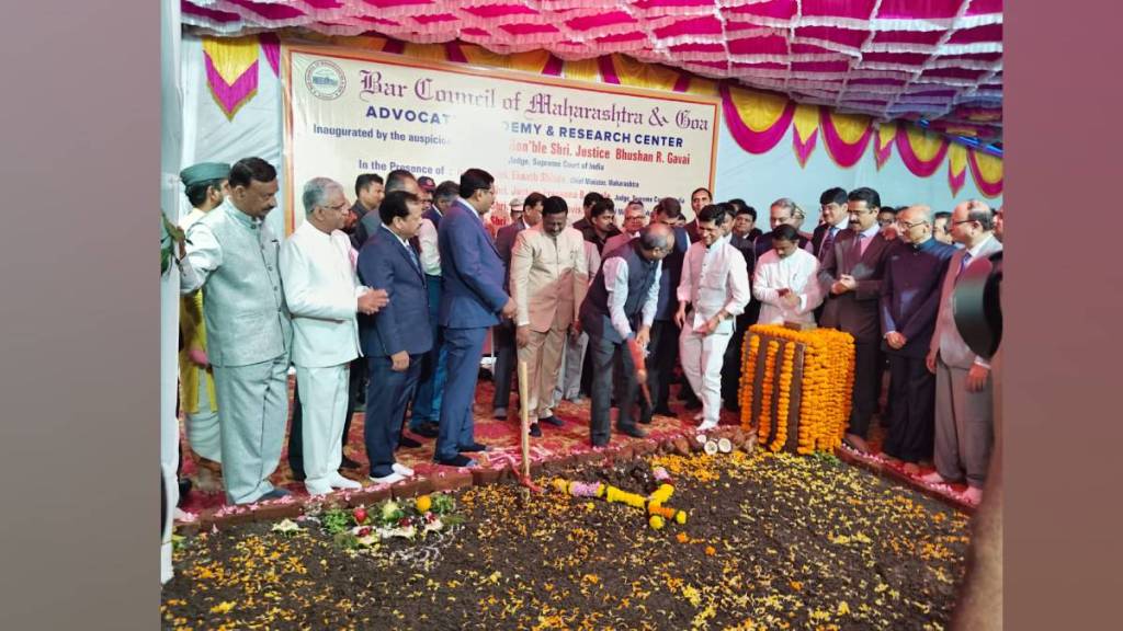 Devendra Fadnavis supports Nerul proposal to provide stipends for new lawyers Devendra Fadnavis supports Nerul proposal to provide stipends for new lawyers