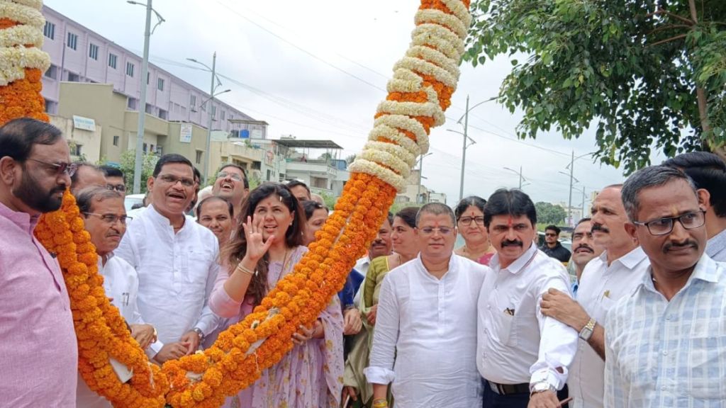 pankaja munde talk BJP candidate of Chinchwad to MLA Ashwini Jagtap or Shankar Jagtap