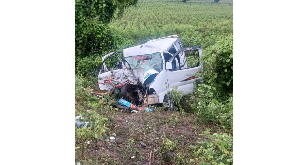 Five people died in an accident in Dhule district nashik