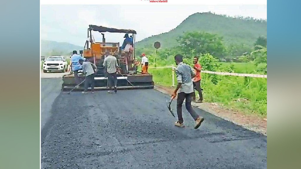 Asphalting of unconcreted roads on Mumbai to Goa highway Asphalting of unconcreted roads on Mumbai to Goa highway