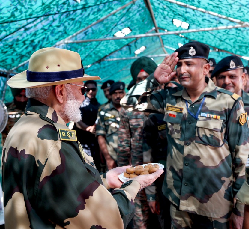 PM Modi Diwali Celebration With Army, pm modi diwali 2024, modi diwali celebration photos