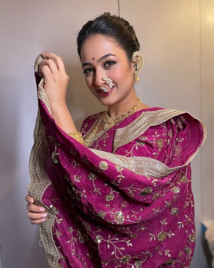 Girija Prabhu Dark Pink Nauvari Saree