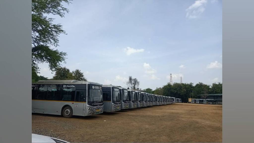 Municipal bus drivers and conductors went on indefinite strike affecting peoples on Navratris first day Municipal bus drivers and conductors went on indefinite strike affecting peoples on Navratris first day