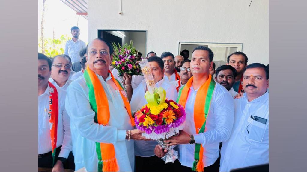 Shiv Sena deputy chief Tejas Mhaskar joined BJP in presence of Kathore on Wednesday Shiv Sena deputy chief Tejas Mhaskar joined BJP in presence of Kathore on Wednesday