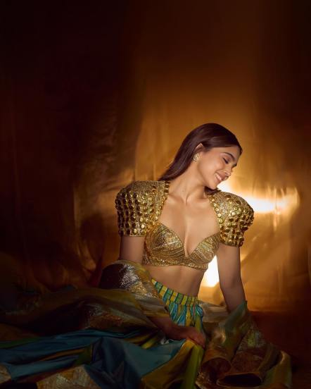 Sharvari Wagh diwali festival look, sharvari wagh desi look, sharvari wagh photoshoot