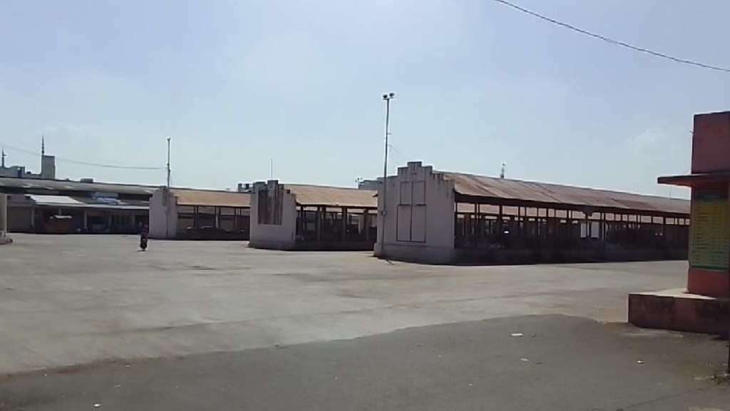 trade stop due to the closure of the market committees in West varhad trade stop due to the closure of the market committees in West varhad