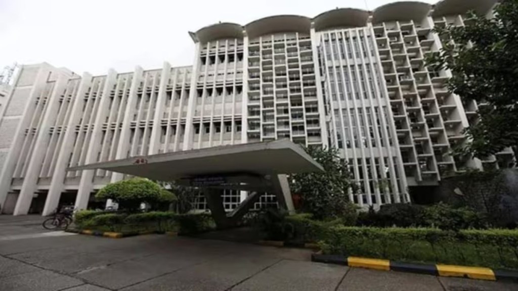 Thousands of citizens including rural students attended iit bombay Techfest on its first day