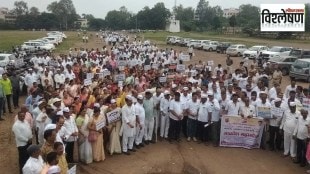 primary teachers across maharashtra take leave for protest