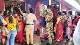 in kalyan Overcrowding and heavy bags caused commuter deaths from hanging at local train doors