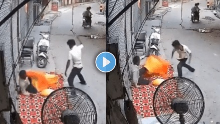 Viral video of a man beats another man after telling not to urinate in a public place in delhi Viral video of a man beats another man after telling not to urinate in a public place in delhi