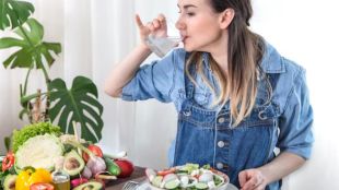 benefits of drinking water with food