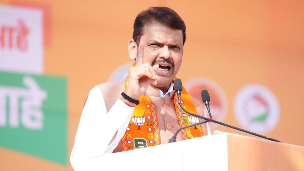 Fadnavis urged Saoner to change for real development criticizing current politics as bullying Fadnavis urged Saoner to change for real development criticizing current politics as bullying