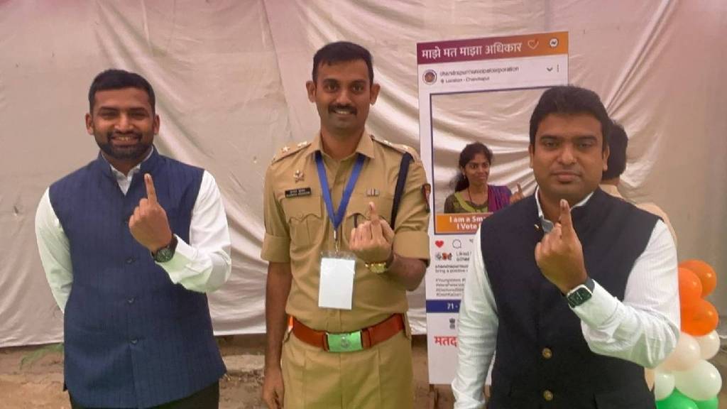 Voting began at 7 am Chimur Constituency had highest and Chandrapur had lowest polling till 9 am Voting began at 7 am Chimur Constituency had highest and Chandrapur had lowest polling till 9 am