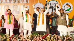 Amit Shah left public meeting after five minutes due to fear of helicopter couldnt fly after 6 pm