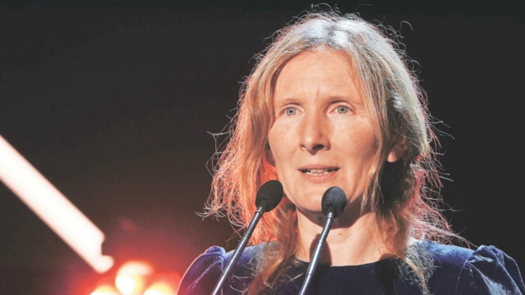 author samantha harvey wins the booker prize 2024 with orbital novel author samantha harvey wins the booker prize 2024 with orbital novel