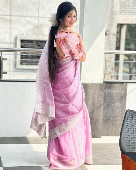 popular dancer gautami pink saree glamorus photoshoot see photos gautami patil viral latest photos 