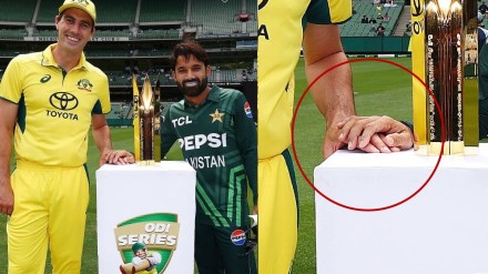 AUS vs PAK Fans Make Fun Of Mohammad Rizwan As He Holds Pat Cummins' Hand AUS vs PAK Fans Make Fun Of Mohammad Rizwan As He Holds Pat Cummins' Hand