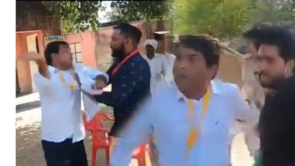 या मारहाणीचा व्हिडीओ समाजमाध्यमांवर व्हायरल होत आहे. (PC : @MEENAOFINDIA/X)