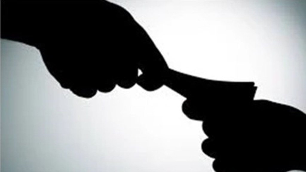 Thane Anti Corruption Bureau arrested senior clerk for demanding two percent to clear dues
