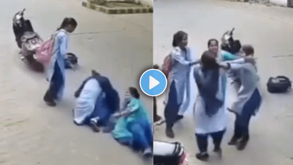Girl Students fighting on the road terrifying video went viral on social media Girl Students fighting on the road terrifying video went viral on social media
