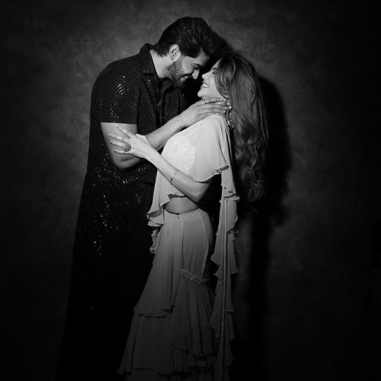 NikBaaz poses cute couple poses and shares on Instagram post goes viral