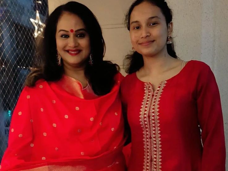 surekha kudachi shares photos with daughter