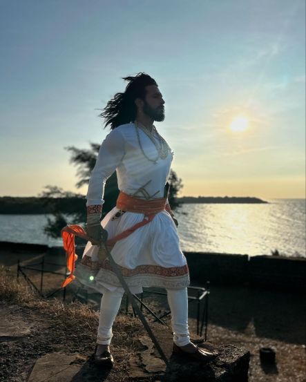 Actor Thakur Anoop Sinha shares photos on social media from the sets of Sher Sambhaji and thanks the musicians for the success of title song 