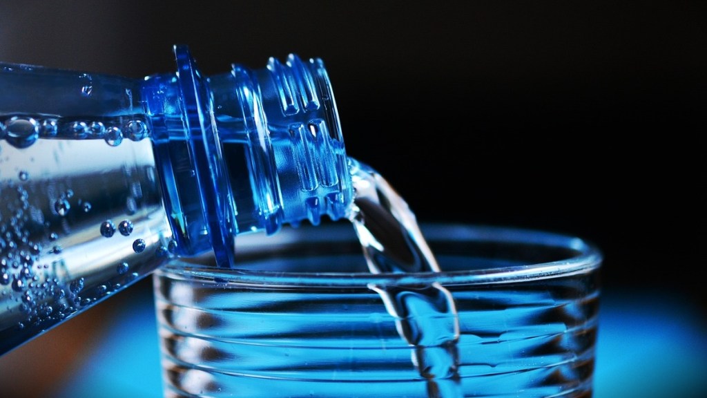 police registered case against restaurant waiter for giving impure water