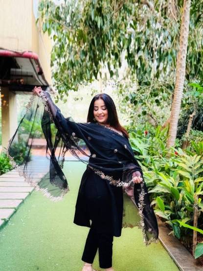 Apurva nemlekar looks so beautiful in black dress
