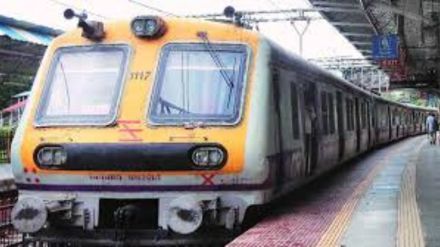 drunken security guard assaulted three passengers on Dombivli Nahoor local threatening them