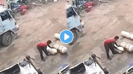 Shocking video a big accident happened while opening the nut of the oxygen cylinder you will be surprised to see it