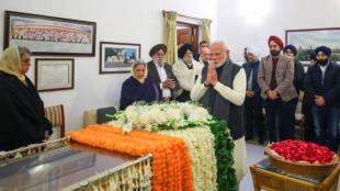 Prime Minister Narendra Modi paid tributes to former Prime Minister Manmohan Singh at his residence in Delhi
