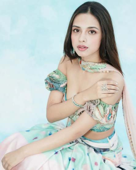 Bollywood rising Star Nitanshi Goel shares some alluring pictures on social media for filmfare ott awards 