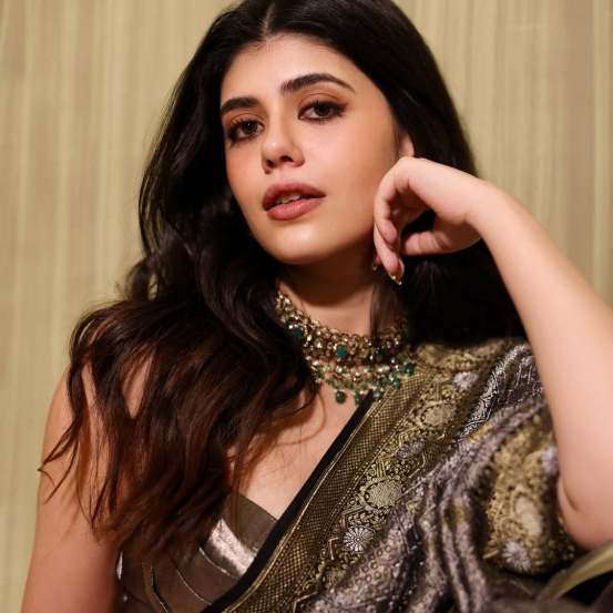 Bollywood actor Sanjana Sanghi shares pictures in saree on social media
