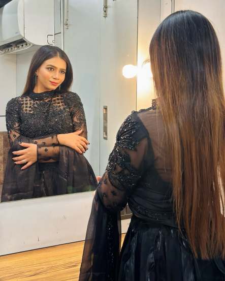 Marathi Singer Sonali Sonawane shares pictures in black lehenga on social media