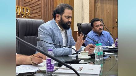 District Collector Dr Vipin Itankar expressed his displeasure with banks over the schemes of the Central and State Governments
