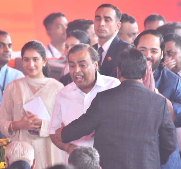 Maharashtra CM oath ceremony attended by big celebrities