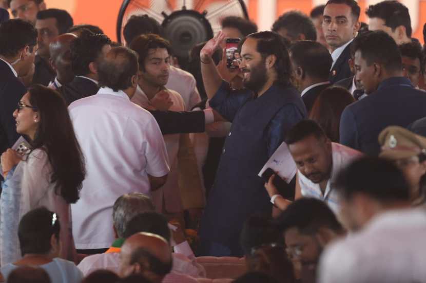 Maharashtra CM oath ceremony attended by big celebrities