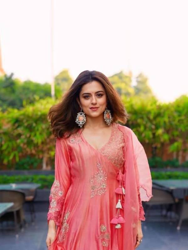 actress ridhi dogra, traditional look, ridhi dogra photos