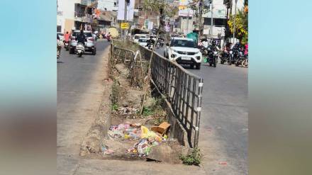 Errors in the construction of Arni Marg in Yavatmal city