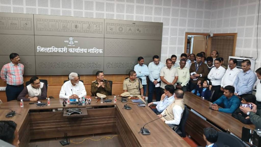 students raising many basic questions and demands. To Minister Dada Bhuse students raising many basic questions and demands. To Minister Dada Bhuse