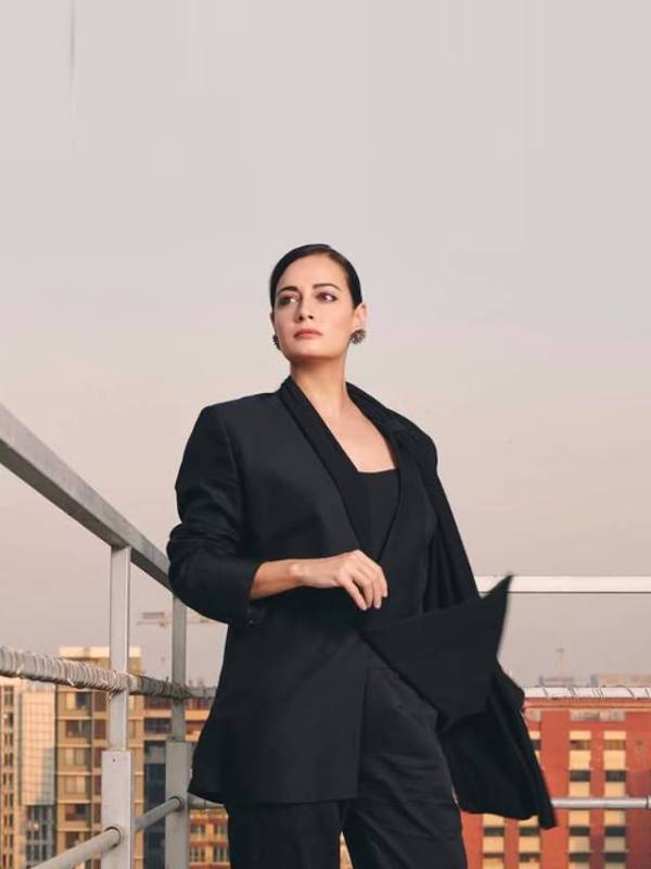 dia mirza bossy look in black