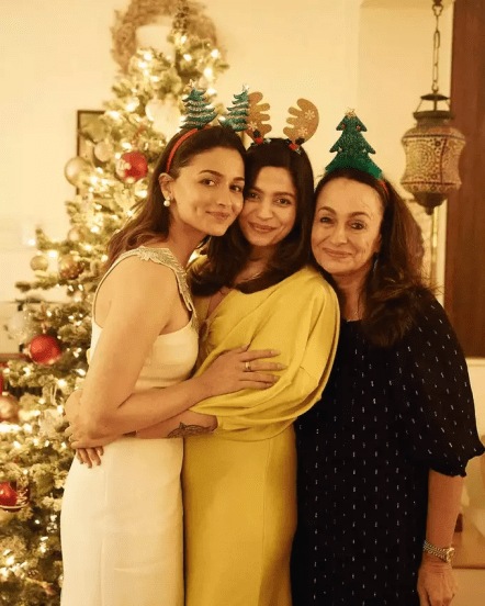 Ranbir Raha Deepika And Varun Dhawan Celebrate First Christmas With Kids